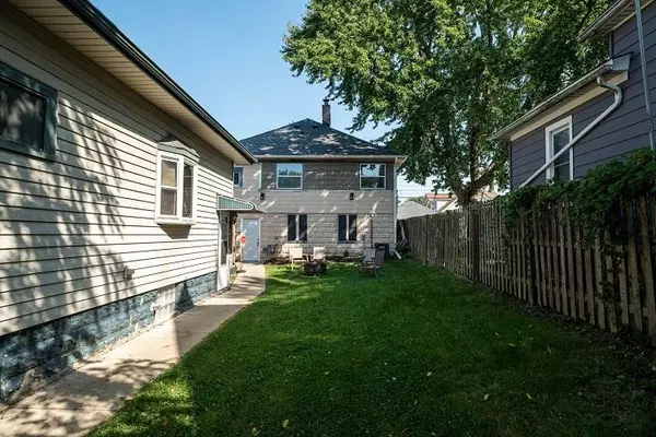 West Allis, WI 53219,2054 S 77th St Unit 2056