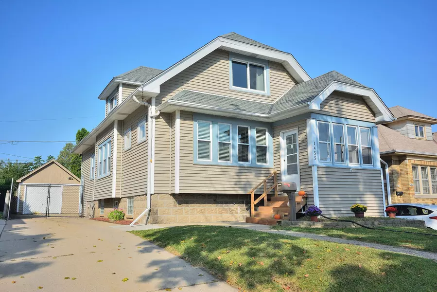 1455 S 88th St, West Allis, WI 53214