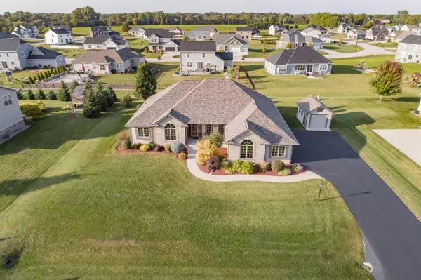 616 N Buth Rd, Dousman, WI 53118