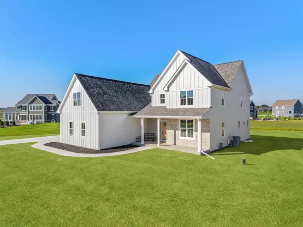 W276N8387 Marshall Dr, Lisbon, WI 53029