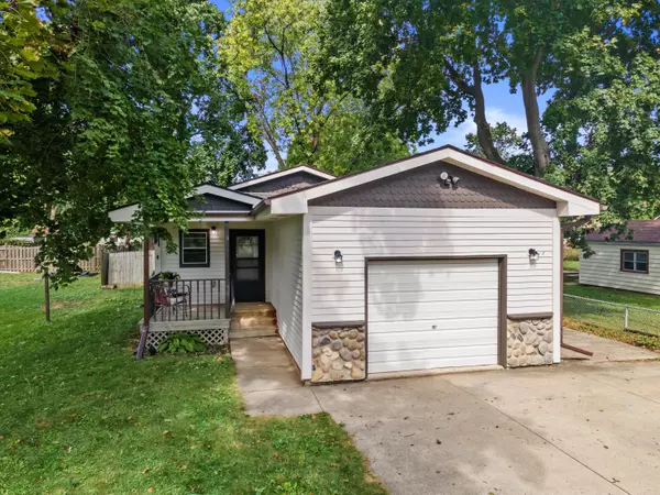 34828 Parkway Dr, Summit, WI 53066