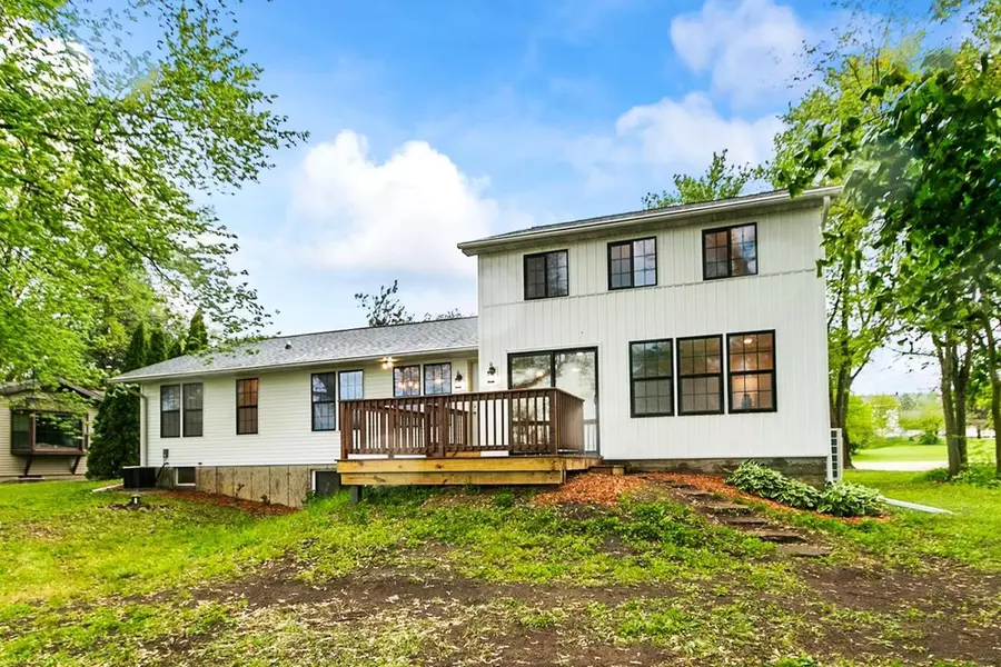 N3972 Vista Rd, Sullivan, WI 53178