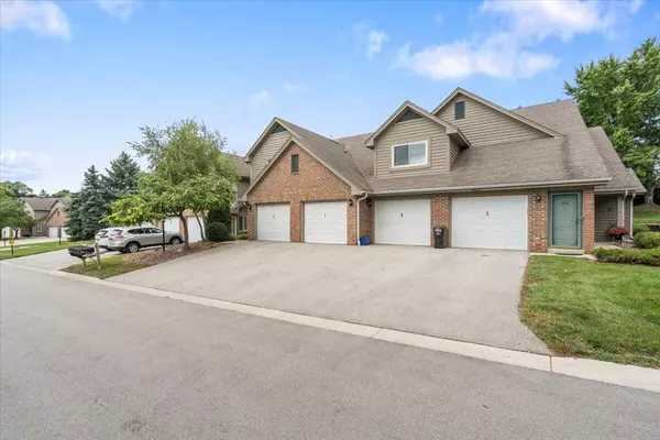 18600 Brookfield Lake Dr Unit 53, Brookfield, WI 53045