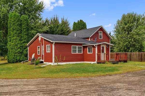 N6772 Briggs Rd, Holland, WI 54636