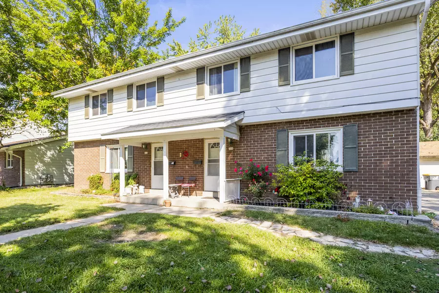 300 Darlene Dr Unit 302, Waukesha, WI 53189