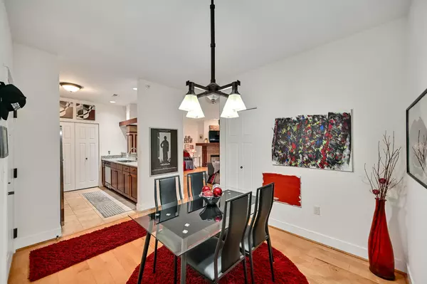 New Berlin, WI 53151,15295 W Library Ln Unit 203