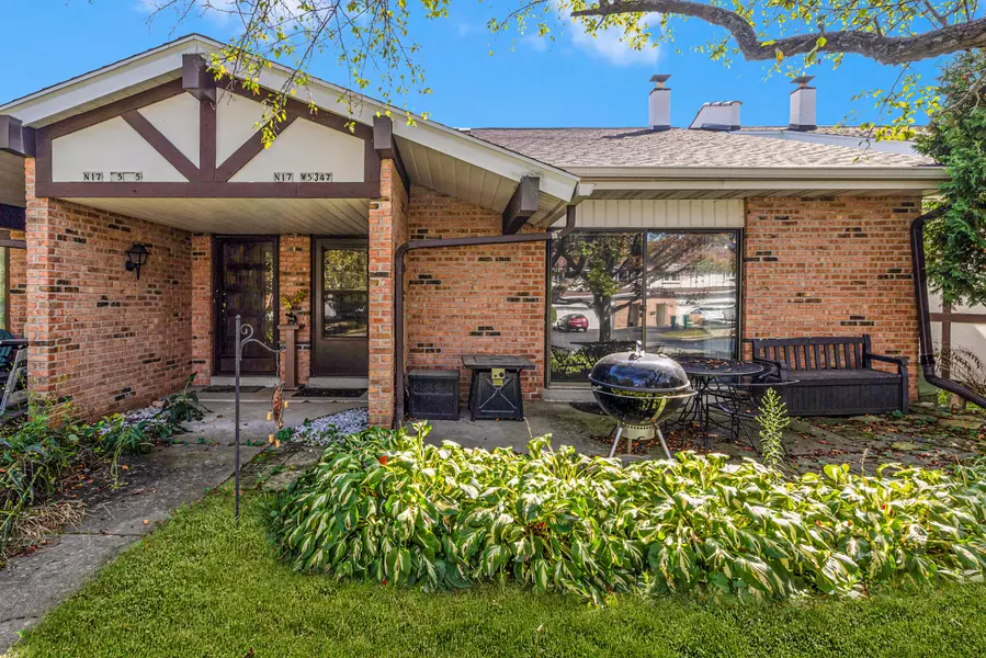 N17W5347 Garfield Ct, Cedarburg, WI 53012