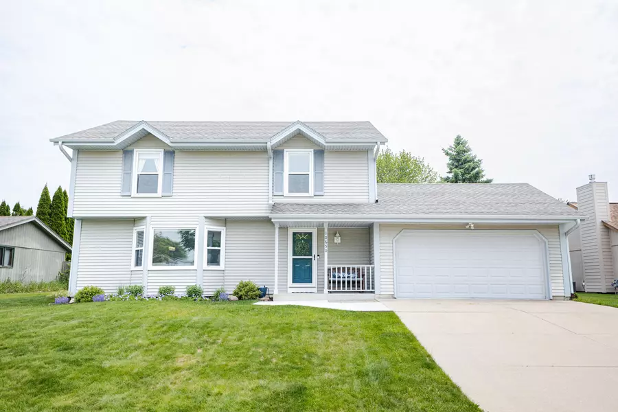 10650 S McGraw Dr, Oak Creek, WI 53154