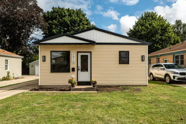 2415 Monroe Ave, Racine, WI 53405