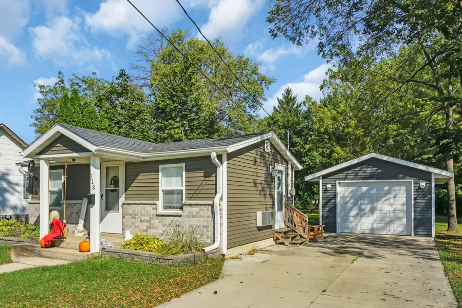 113 Olsen St, Elkhorn, WI 53121