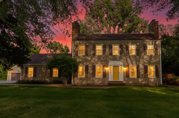 9822 N Auburn Ct, Mequon, WI 53092