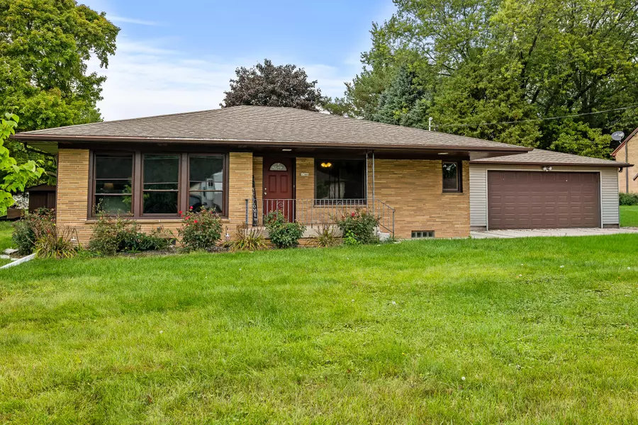 1346 Marshall Ave, Cleveland, WI 53015