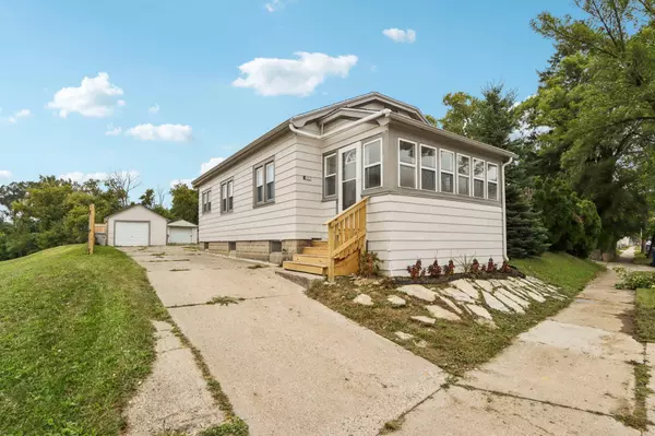 6483 N Teutonia Ave, Milwaukee, WI 53209