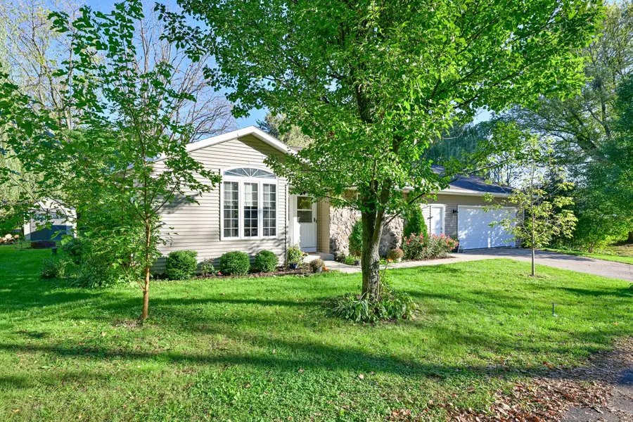 W6516 Shore Ln, Sugar Creek, WI 53121