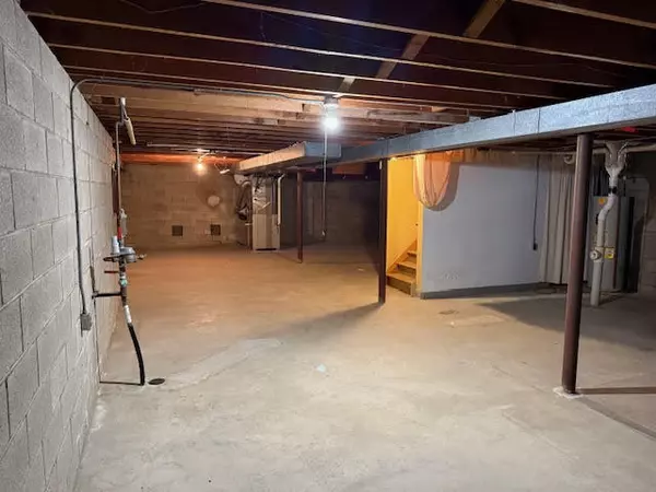 Brookfield, WI 53186,745 HI Ridge Ave