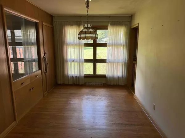 Brookfield, WI 53186,745 HI Ridge Ave