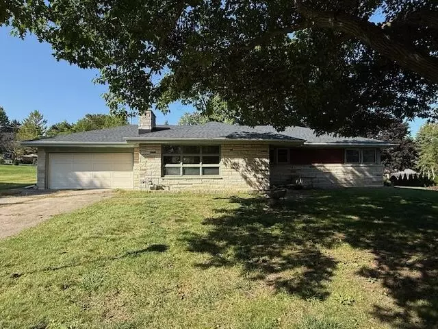 745 HI Ridge Ave, Brookfield, WI 53186