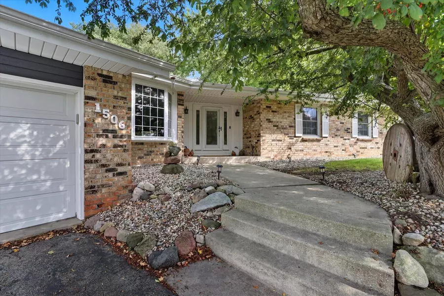 1506 River Highlands Dr, Oconomowoc, WI 53066