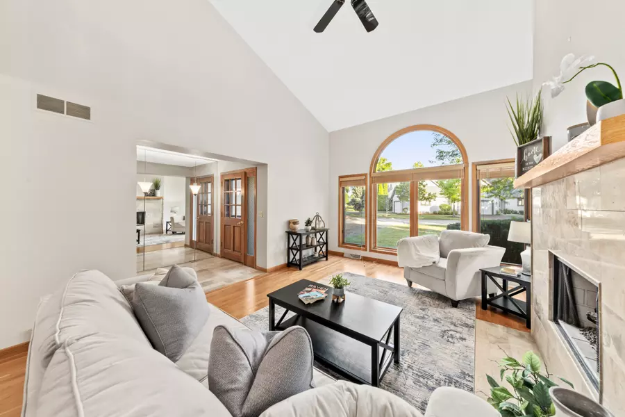 S75W17553 Harbor Cir, Muskego, WI 53150