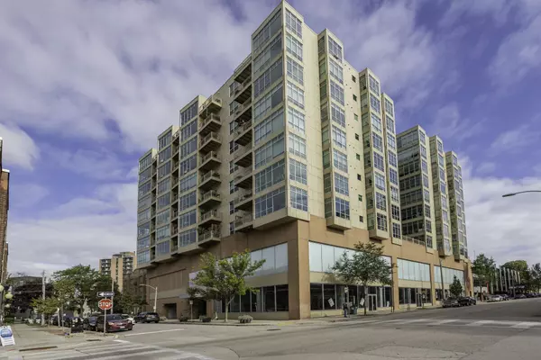 1550 E Royall Pl Unit 907, Milwaukee, WI 53202