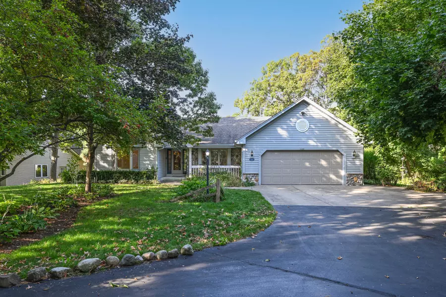 1244 Hickory Dr N, Waukesha, WI 53186