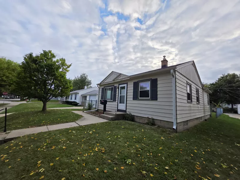 2967 S 50th St, Milwaukee, WI 53219