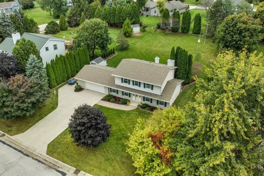 S78W16730 Spinnaker Dr, Muskego, WI 53150