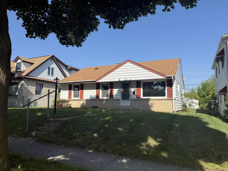 8114 W Congress St, Milwaukee, WI 53218