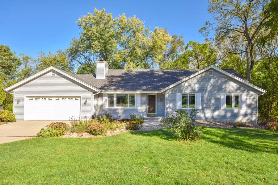 888 High St, Oconomowoc, WI 53066