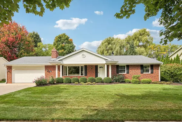 W73N1025 Poplar Ave,  Cedarburg,  WI 53012