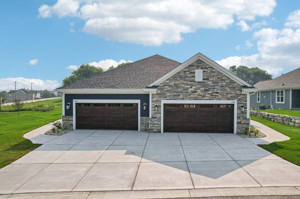 2127 Bluestem Dr Unit 0101, Waukesha, WI 53189