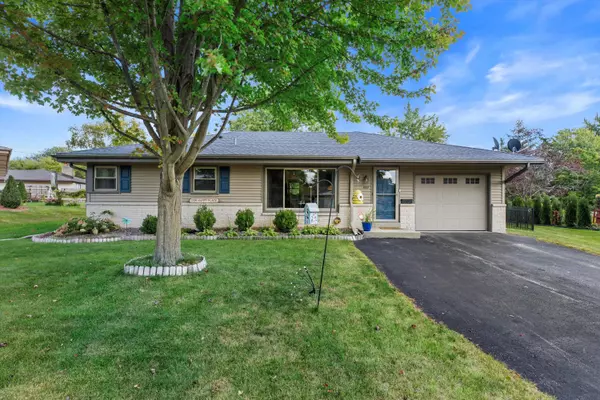 5527 Oakwood St,  Greendale,  WI 53129