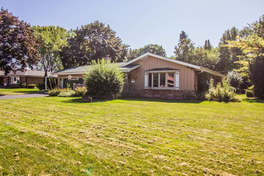 2045 W Cedar St, Oak Creek, WI 53154