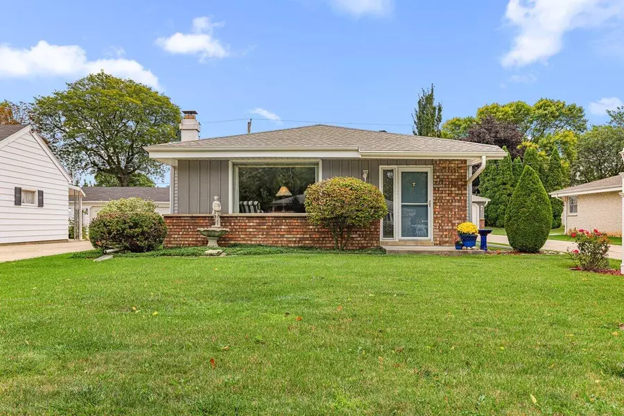 4336 S 49th St, Greenfield, WI 53220