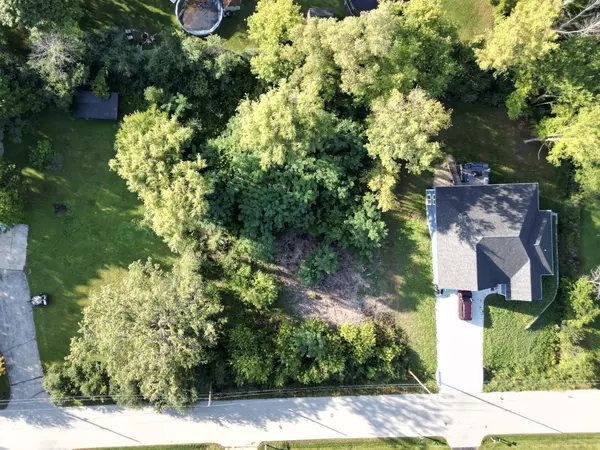 N69W13211 Harding Dr, Menomonee Falls, WI 53051