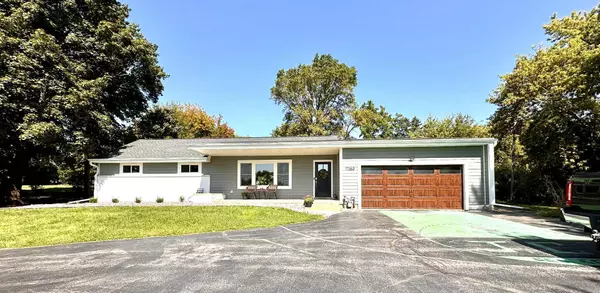 17360 Patricia Ln, Brookfield, WI 53045