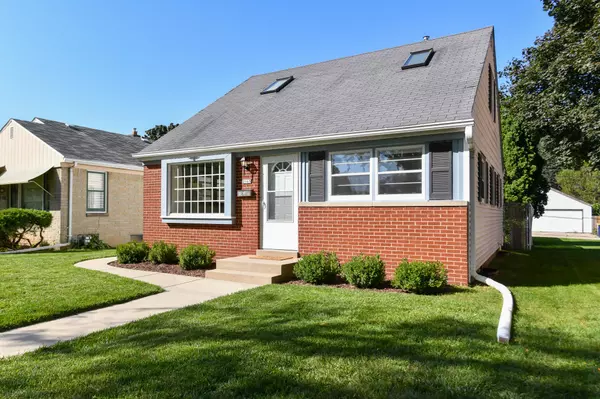 2165 S 105th St, West Allis, WI 53227