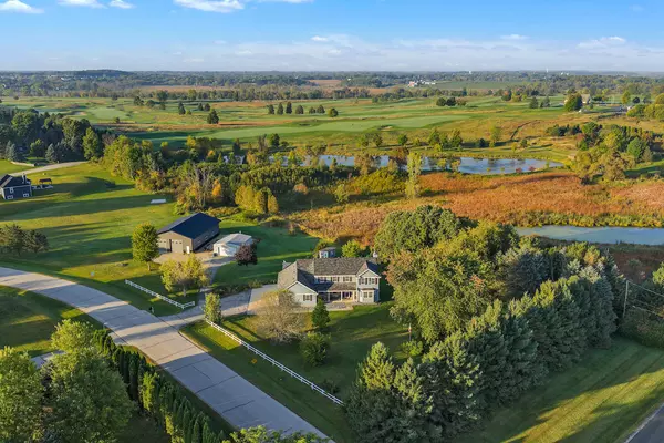 1717 Ernst Dr, Hartford, WI 53027