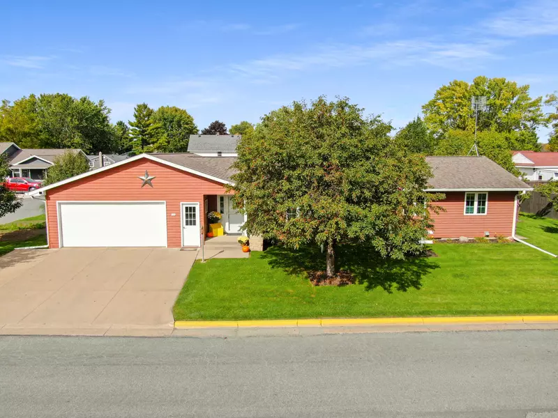 908 E Wilson Ave, Arcadia, WI 54612