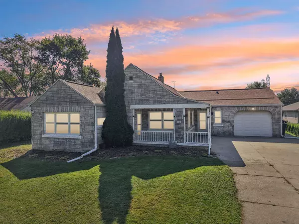 3141 W Bottsford Ave, Greenfield, WI 53221