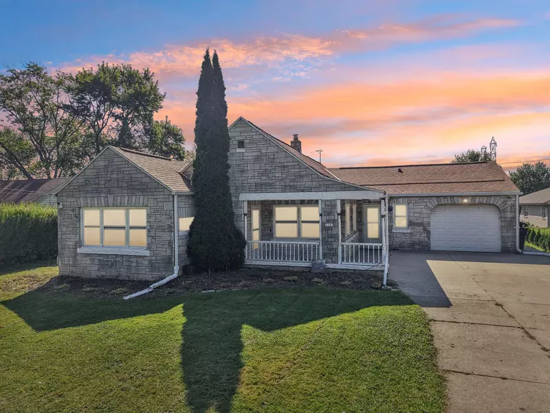 3141 W Bottsford Ave, Greenfield, WI 53221