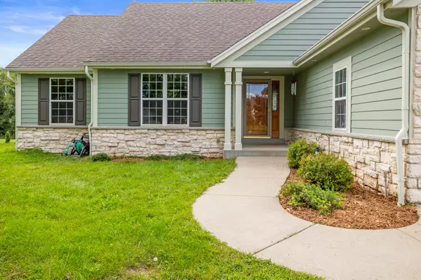 815 Sutton Dr,  Eagle,  WI 53119