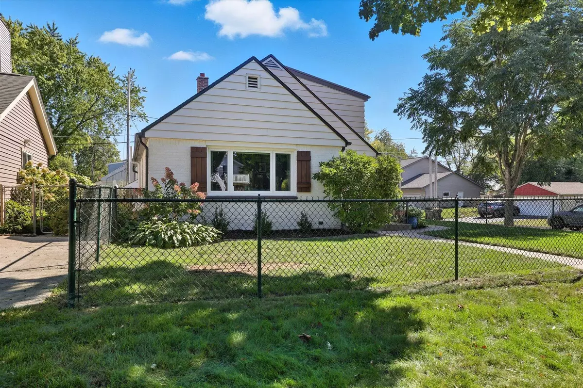 Wauwatosa, WI 53226,302 N 111th St