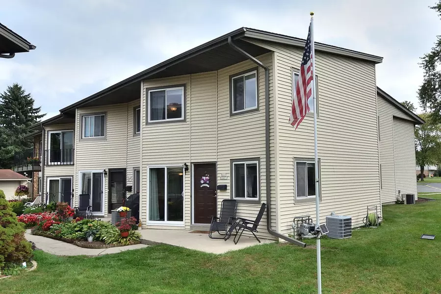 N115W16877 El Camino Dr, Germantown, WI 53022