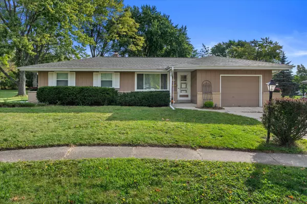 5550 Oakwood Ct,  Greendale,  WI 53129