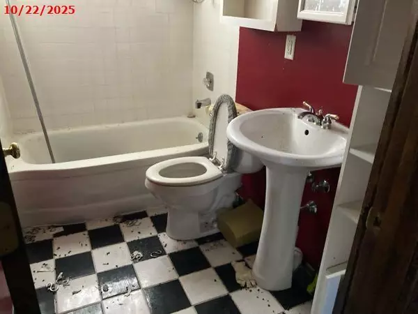 Milwaukee, WI 53220,6614 W Morgan Ave