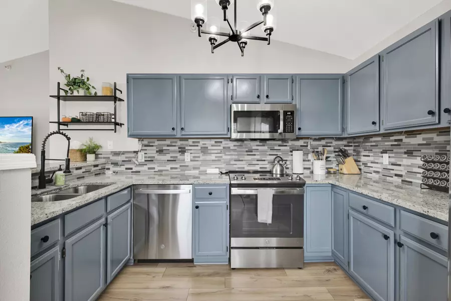 205 W Aspen Ct Unit 8, Oak Creek, WI 53154