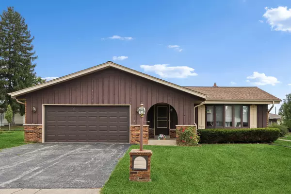 3374 W Kimberly Ave, Greenfield, WI 53221