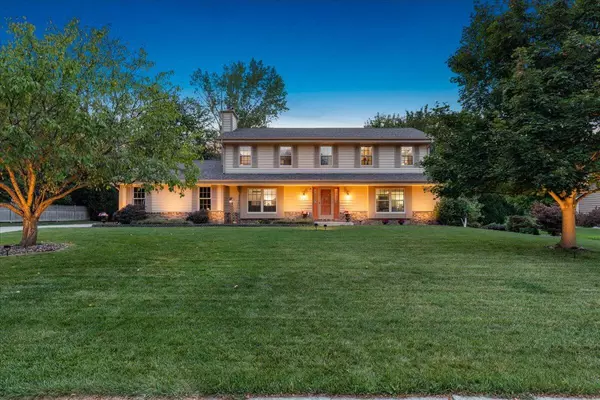 W148N6937 Terriwood Dr, Menomonee Falls, WI 53051