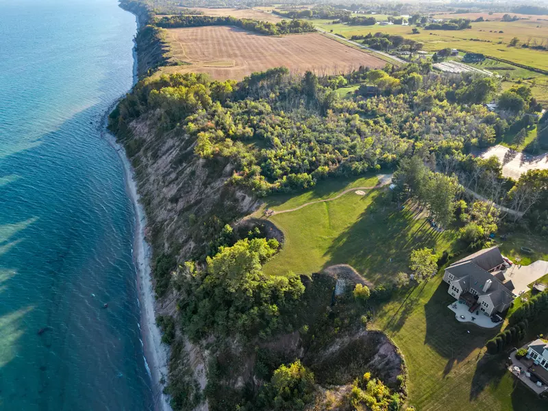 2504 N Lake Shore Rd, Port Washington, WI 53024